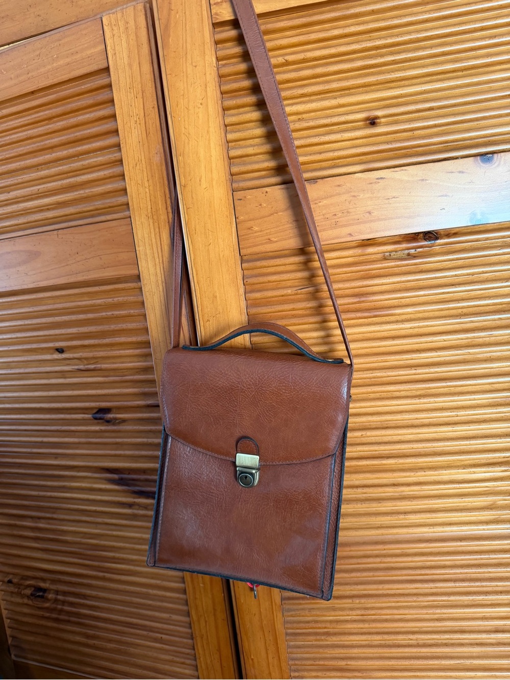 Vintage Timberland Tan Leather Satchel Flap/Crossbody Bag with Brass Clasp
